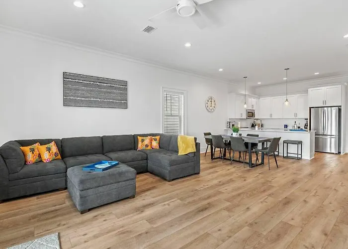 Amazing New House - Steps Away From Beach! Holiday home *