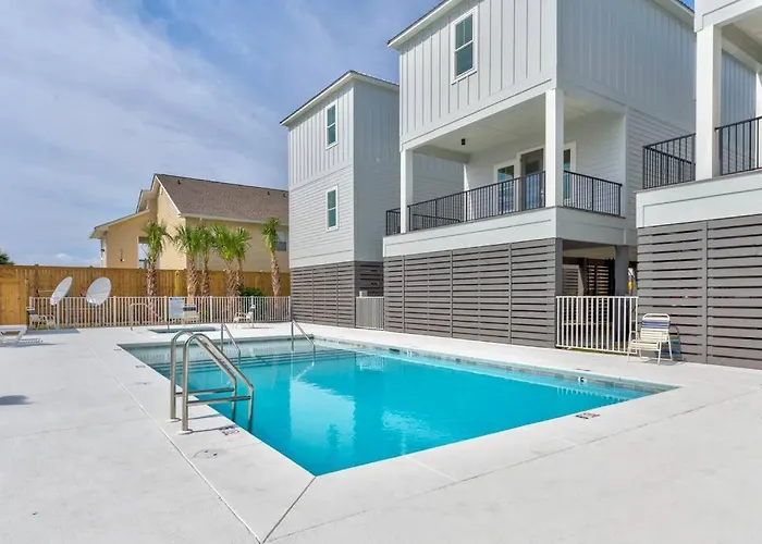 Amazing New House - Steps Away From Beach! Holiday home *
